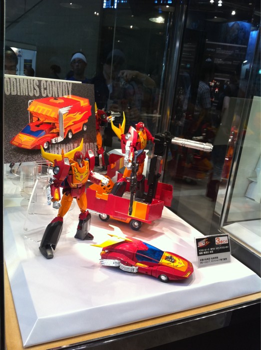 1282989600_TakaraTomy-Masterpiece-Rodimus-Convoy-In-Color-08_1282983030.jpg