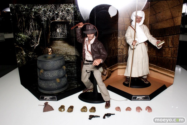 Hot_Toys_10th_024__scaled_600.jpg