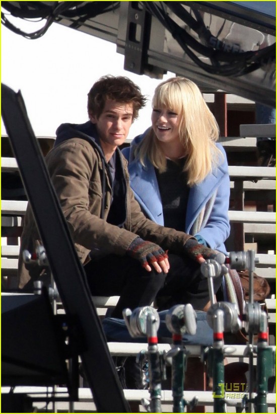 andrew-garfield-emma-stone-spidey-gwen-01-550x822.jpg