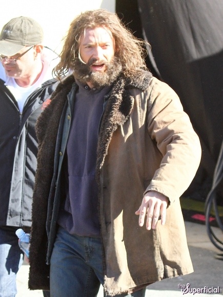 hugh-jackman-hobo-beard-the-wolverine-0803-3-435x580.jpg