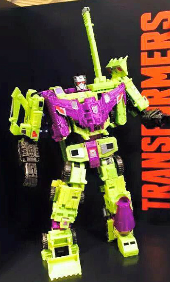 Our First Good Non-Obstructed Look at Transformers Combiner Wars ...