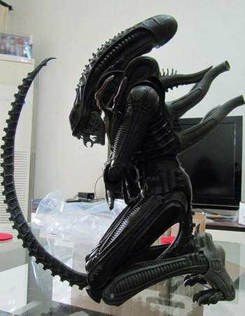 neca22-inch-alien.jpg